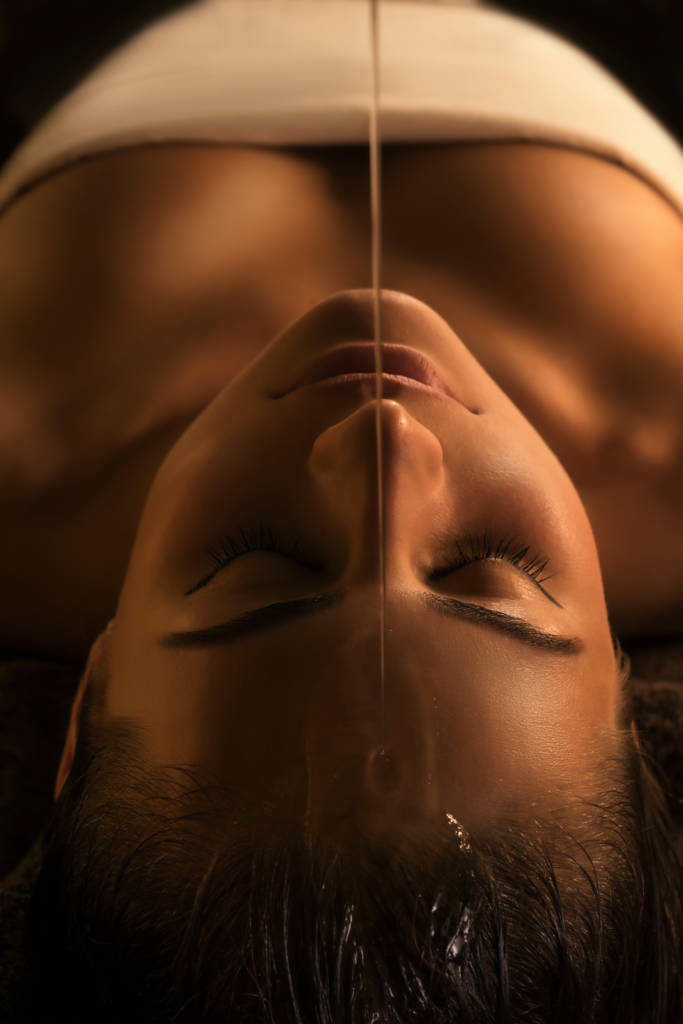 massage relaxant shirodhara